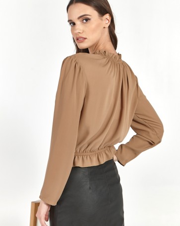 Maki Philosofy crop top with rubber band Camel