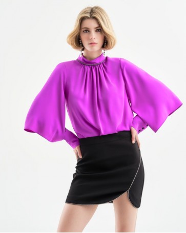 Access blouse with rhinestones and opening on the sleeves Rouge