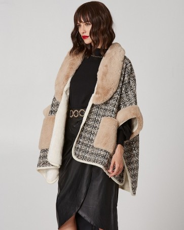 Lynne cape with fur details Beige