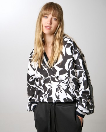 Floral Access blouse with rip neck Black