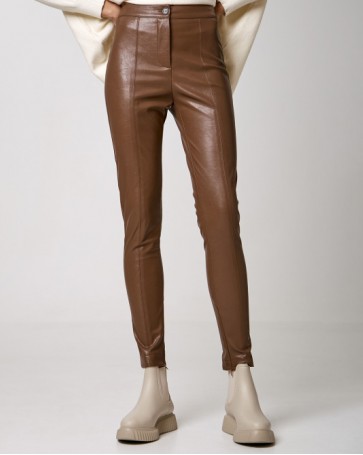 Access fitted trousers with leather look Choco 