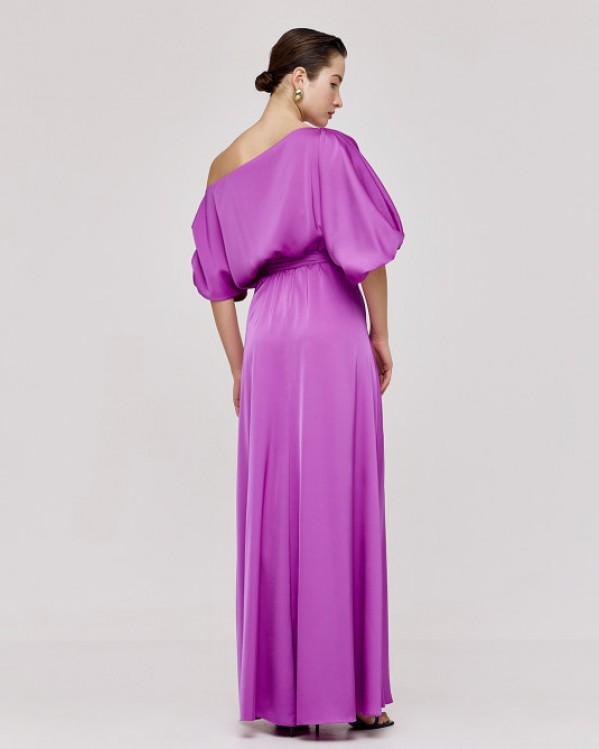 Φόρεμα σατέν Access με ασύμμετρα μανίκια Βιολέ