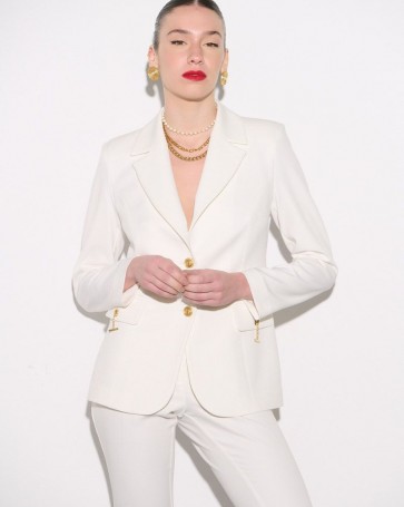 Σακάκι κρεπ Fibes Fashion με διακοσμητική αλυσίδα Λευκό