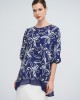 Ασύμμετρη μπλούζα Fibes Fashion με ανοίγματα στο μανίκι Μπλε