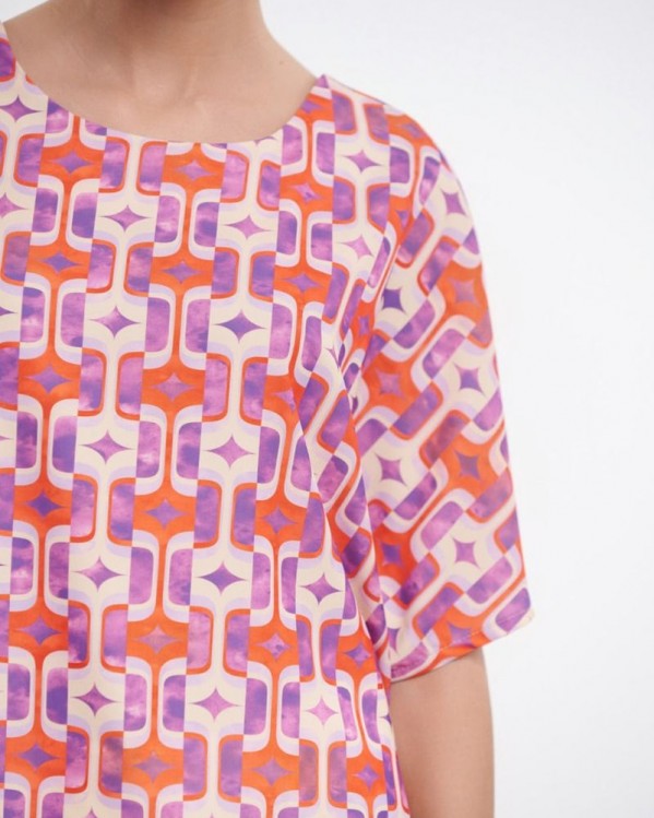 Εμπριμέ μπλούζα Fibes Fashion με ανοίγματα στη πλάτη Φούξια