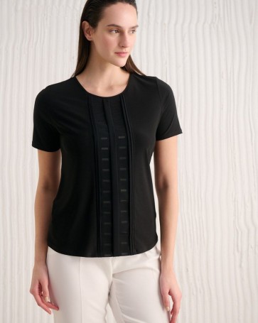 Κοντομάνικη μπλούζα Fibes Fashion με σατέν λεπτομέρειες Μαύρο